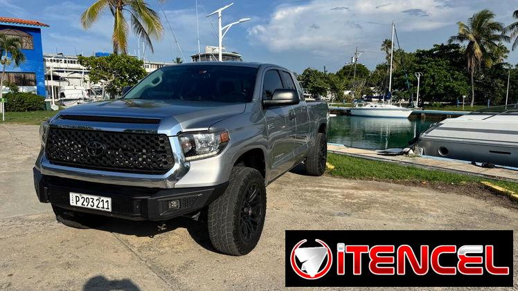 Toyota tundra gris