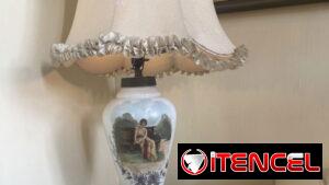 Lámpara antigua de mesa