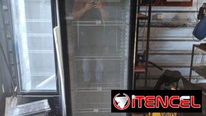 Vendo 2 neveras Exhibidores de mantenimiento casi nuevas