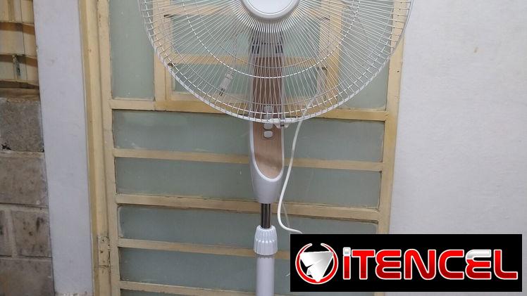 Se vende ventilador de pie en 28 USD llamar al ☎️ 53577840