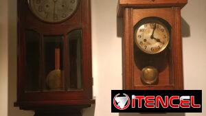 Dos relojes de pendulo