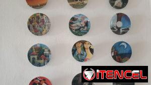 Colección de artex con plásticos de café.