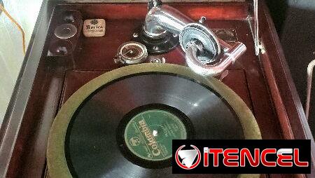 Vendo única y espectacular Victrola Art Noveau, modelo VV-X  100433 J, funcionando! — foto 2