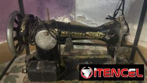 Máquina de coser antigua