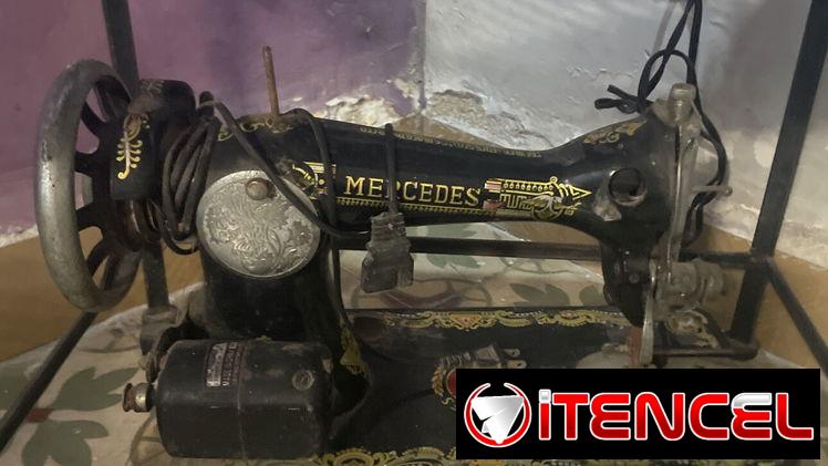 Máquina de coser antigua