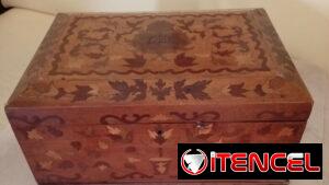 Caja de madera antigua