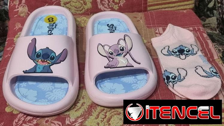 Par de Sandalias Stitch + 2 pares de Medias Stitch + 3 Llaveros Stitch
