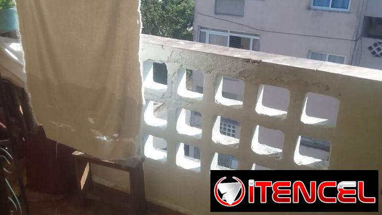 `$5000usd CON AJUSTE. En venta  apartamento (5to piso) de un edificio en  Alamar, zona 11.  referencia El  Mirador