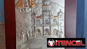 Cuadro con la Iglesia del Cobre y la efigie de la Virgen de la Caridad