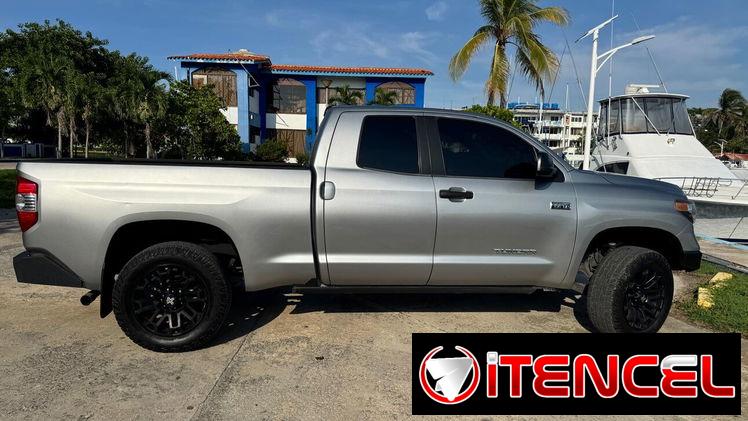 Toyota tundra gris
