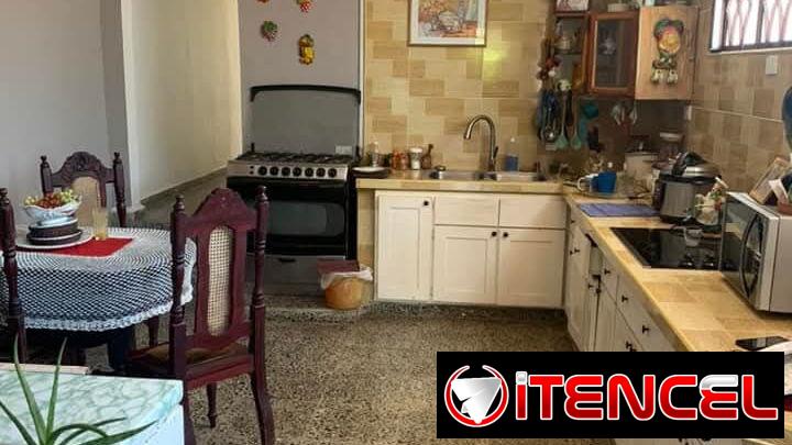Dos casas en una ubicada en víbora park