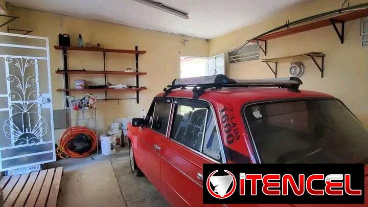 Casa independiente en Rio Verde con 3 cuartos, patio y garaje — foto 1