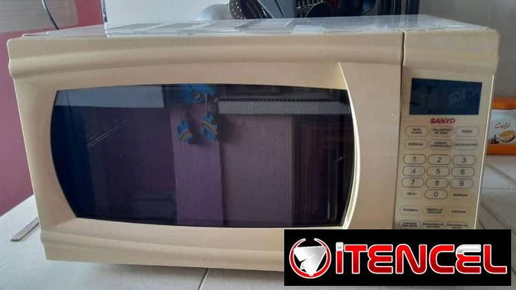 Horno microondas marca Sanyo de uso pero al 100 estamos en Cubanacán Playa