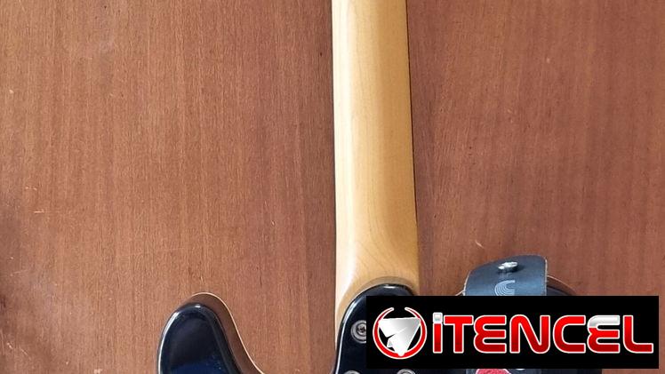 Guitarra eléctrica marca SubZero NUEVA a estrenar por usted. Viene con: -Estuche -Correa -Juego de cuerdas de repuesto — foto 2