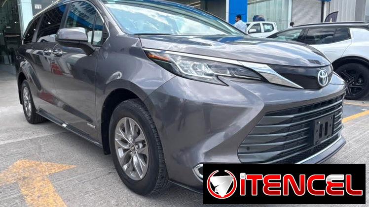 Toyota Sienna XLE Hybrid 2021