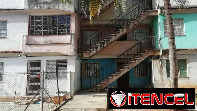 Permuto o vendo apto de 3/4 con closets, en primer piso, sala comedor amplia, baño y cocina enchapdos, con la instalació — foto 3