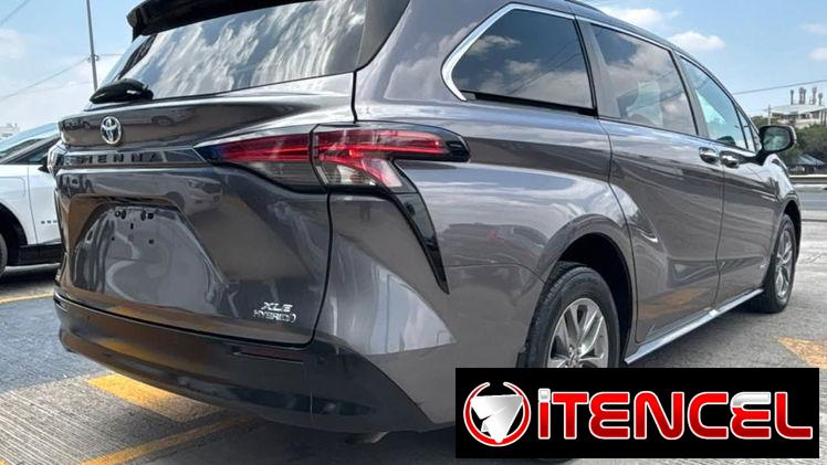Toyota Sienna XLE Hybrid 2021