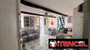 Vendo apartamento en Centro Habana a una calle de la avenida de Reina detrás de la tienda Yumuri