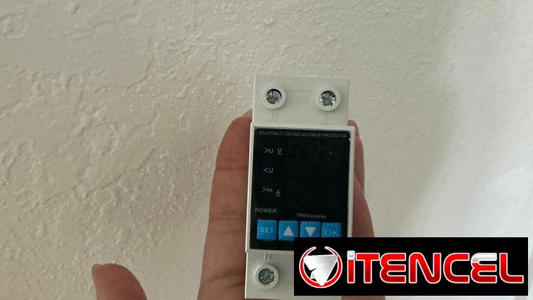 Protector de Voltaje Ajustable 110/220V Monofásico 63A 80-300V Universal — foto 2