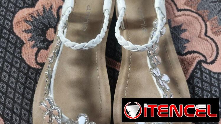 Zapatos, tenis y zandalias de niña