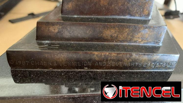 Escultura “FEMME FATALE” tengo la 297, (solo se hicieron 375)