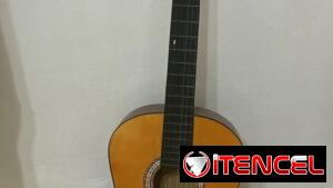 Venta de Guitarra First y Capotraste