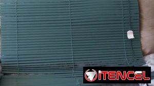 Excelente Cortinas de PVC nuevas en su caja, horizontales, color verde.