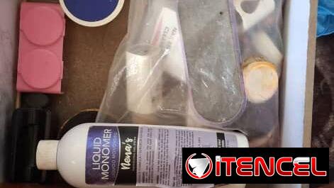 Vendo Negocio de Uñas con todo es llegar y trabajar .materiales y todo tipo de accesorios.