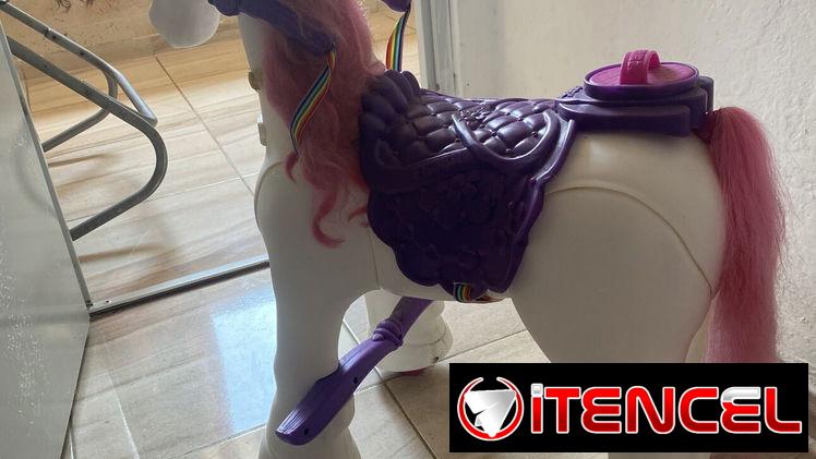 unicornio eléctrico de batería anda en perfectas condiciones. Con su cargador y todo en buen estado