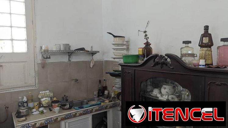 #237 CASA INDEPENDIENTE EN EL VEDADO. PLAZA. Cerca de Línea, Calzada y 6. ♨️ Gas de la calle. ☎️ Teléfono. 🚙 Garaje