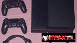 Vendo PS4 Fat Pirateado con 500gb Cable HDMI Con sus 2 mandos originales👌🏻 190 USD💵.