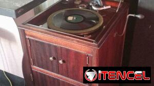 Vendo única y espectacular Victrola Art Noveau, modelo VV-X 100433 J, funcionando!