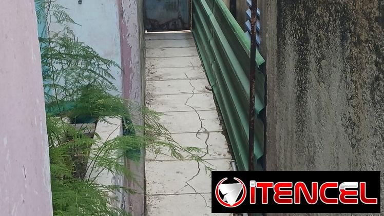 Se vende o se negocea por carro Casa colonial en la vivora detrás del cupet de 10 de octubre y acosta