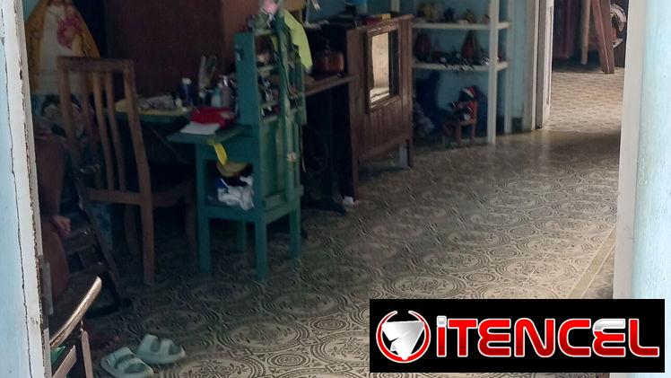 Se vende o se negocea por carro Casa colonial en la vivora detrás del cupet de 10 de octubre y acosta