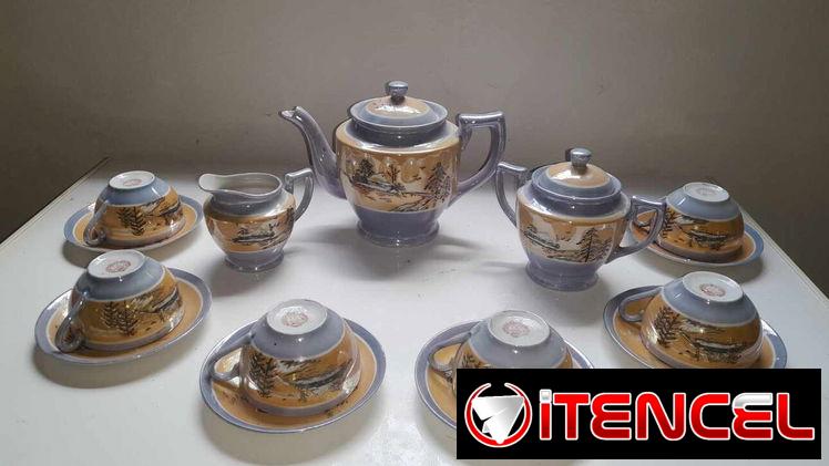 Juego de licorera y Té. Antigüedades