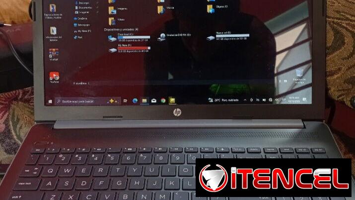 Laptop HP i3 7100U 2.40 GHZ 8 ram ddr4 a 2133 MHZ SSD M.2 256 gb Toshiba  Disco HDD 1 TB Intel graphics 620 integrada  B