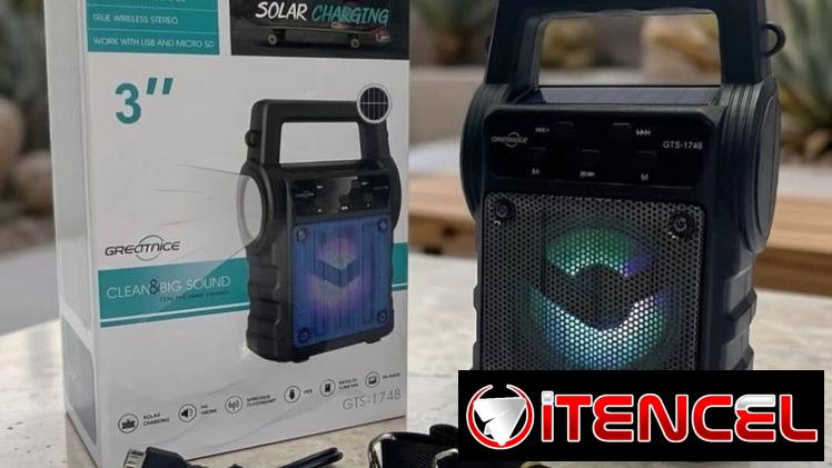 Bocina con linterna y panel solar