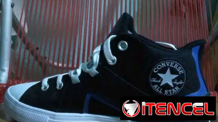 👟 Converse Flux Ultra Mid – Negro/Azul
