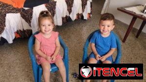 Silla plástica para niños con diseño de la India