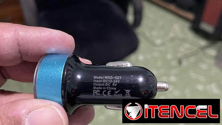 Cargador de coche y lector de voltaje (ambas cosas en 1) tiene dos puertos usb, uno de ellos es 3.0 va al encendedor!!