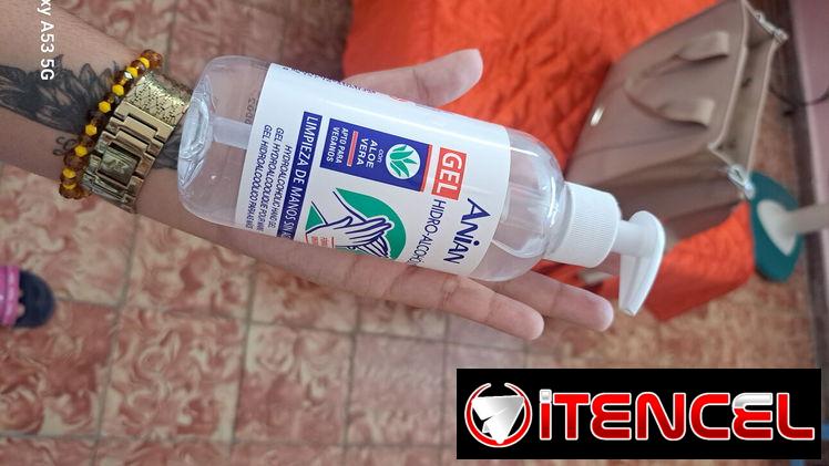 Gel de mano 100% alcohol con aloe vera — foto 1
