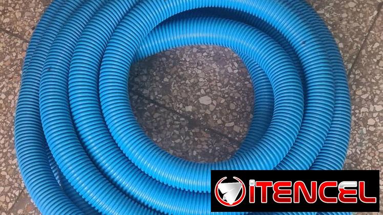 Manguera flexible para piscinas de 15 m de largo y 38 mm de diámetro de boca.