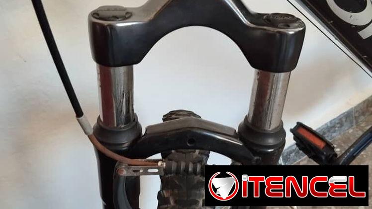 Vendo bicicleta de montaña, Orbea Tuareg, con cuadro negro y diseño clásico. Rin 26 — foto 3