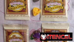 Vendo 4 pcs cuerdas de guitarra acústica + 15 púas