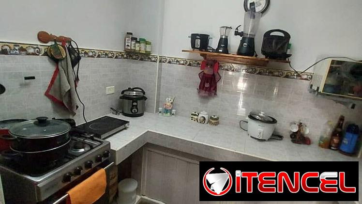 Casa de 2 plantas, 4 cuartos 1 arriba y 3 abajo