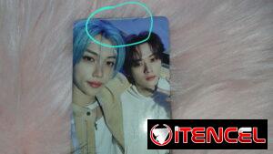 Photocard original de Stray Kids con un defecto