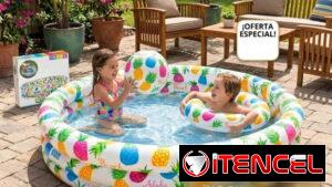 Piscina de 1.32 metros de diámetro, con pelota y salvavidas