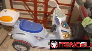 MOTO ELECTRICA DE JUGUETE PARA NIÑOS CON BATERIAS DE REPUESTO