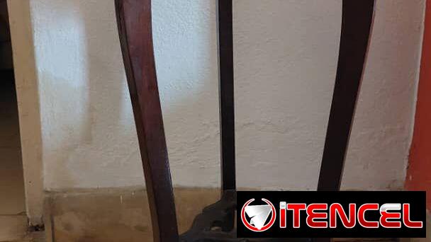 Mesa de caoba con tapa de mármol rosado — foto 2