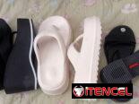 Chancletas altas y sandalias